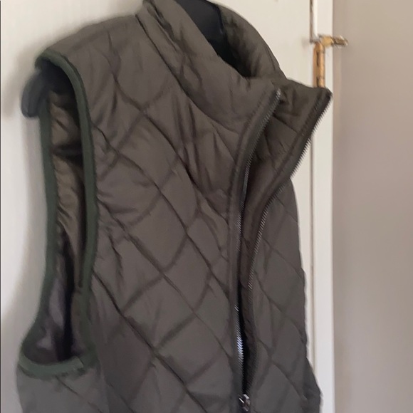 Vest - Picture 5 of 7